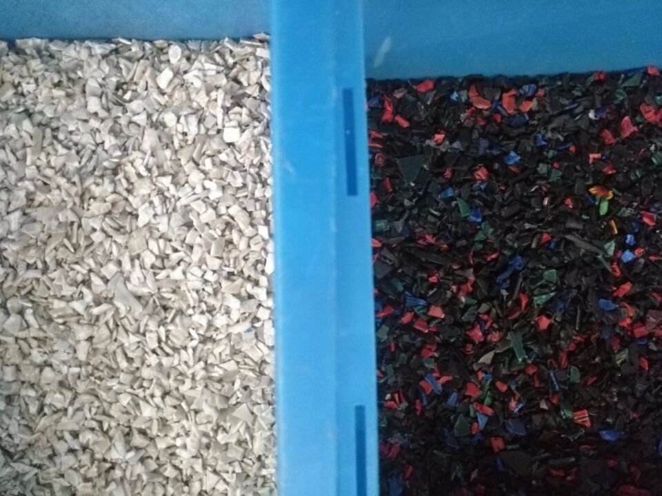 HDPE ABS PE πλαστική ρυθμοαπόδοση ταξινομώντας μηχανών 4000kg/h χρώματος